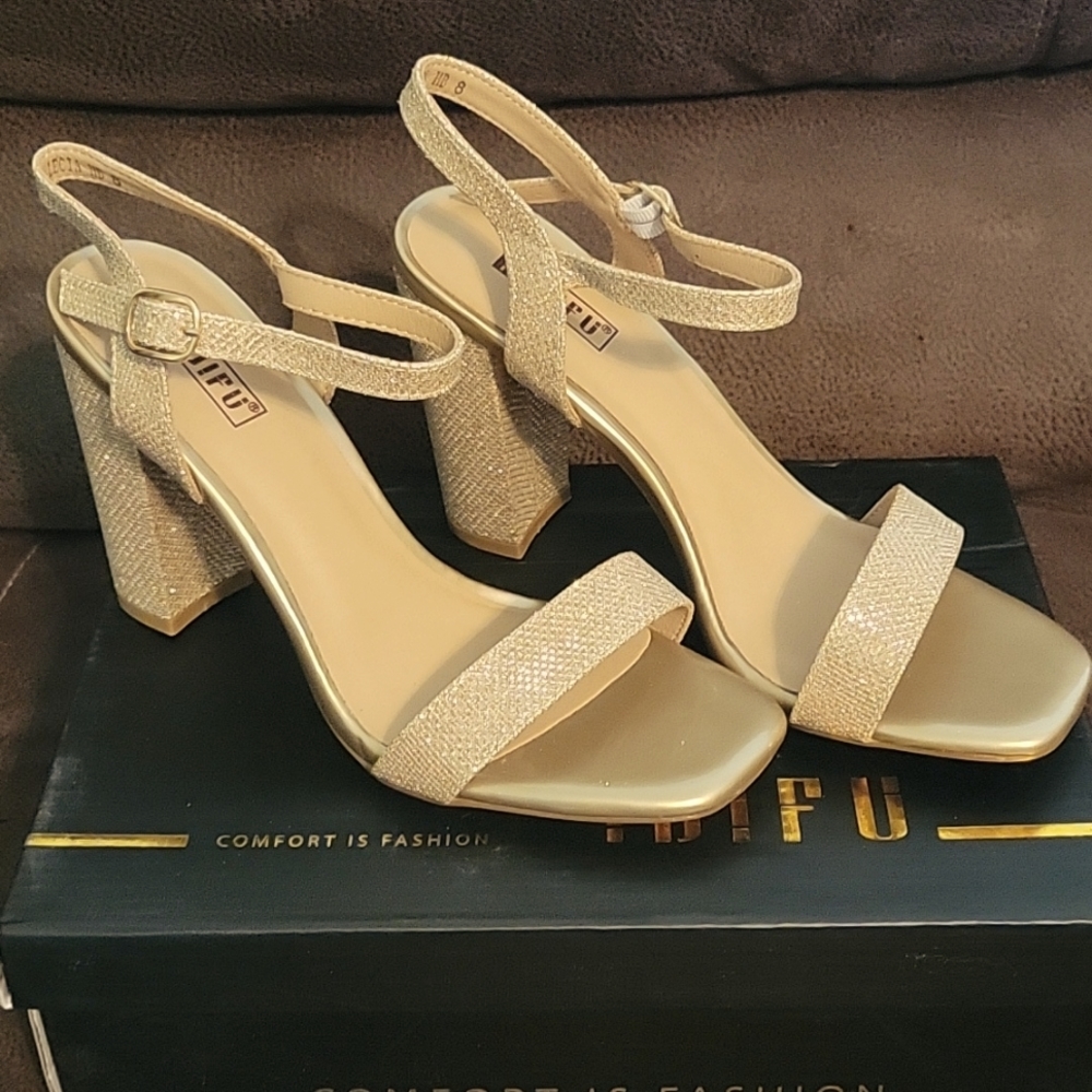 Sparkling Gold Pumps
